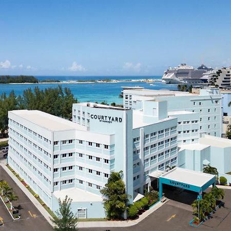 Courtyard By Marriott Nassau Downtown/Junkanoo Beach Exterior photo