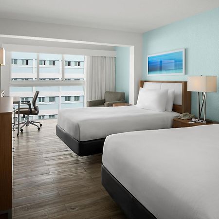 Courtyard By Marriott Nassau Downtown/Junkanoo Beach Exterior photo