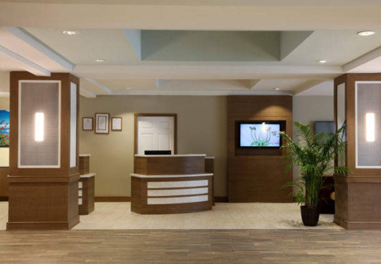 Courtyard By Marriott Nassau Downtown/Junkanoo Beach Exterior photo