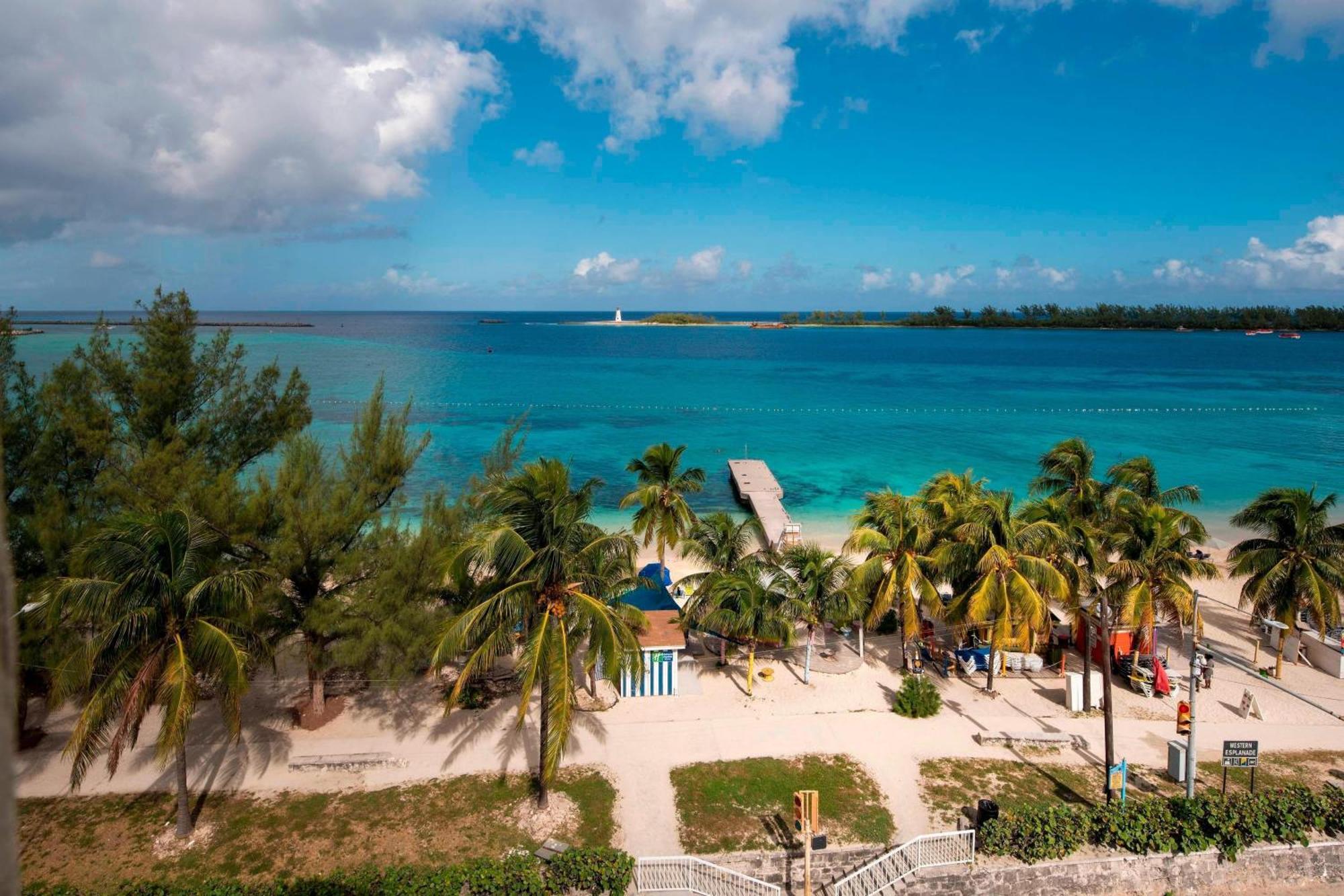 Courtyard By Marriott Nassau Downtown/Junkanoo Beach Exterior photo