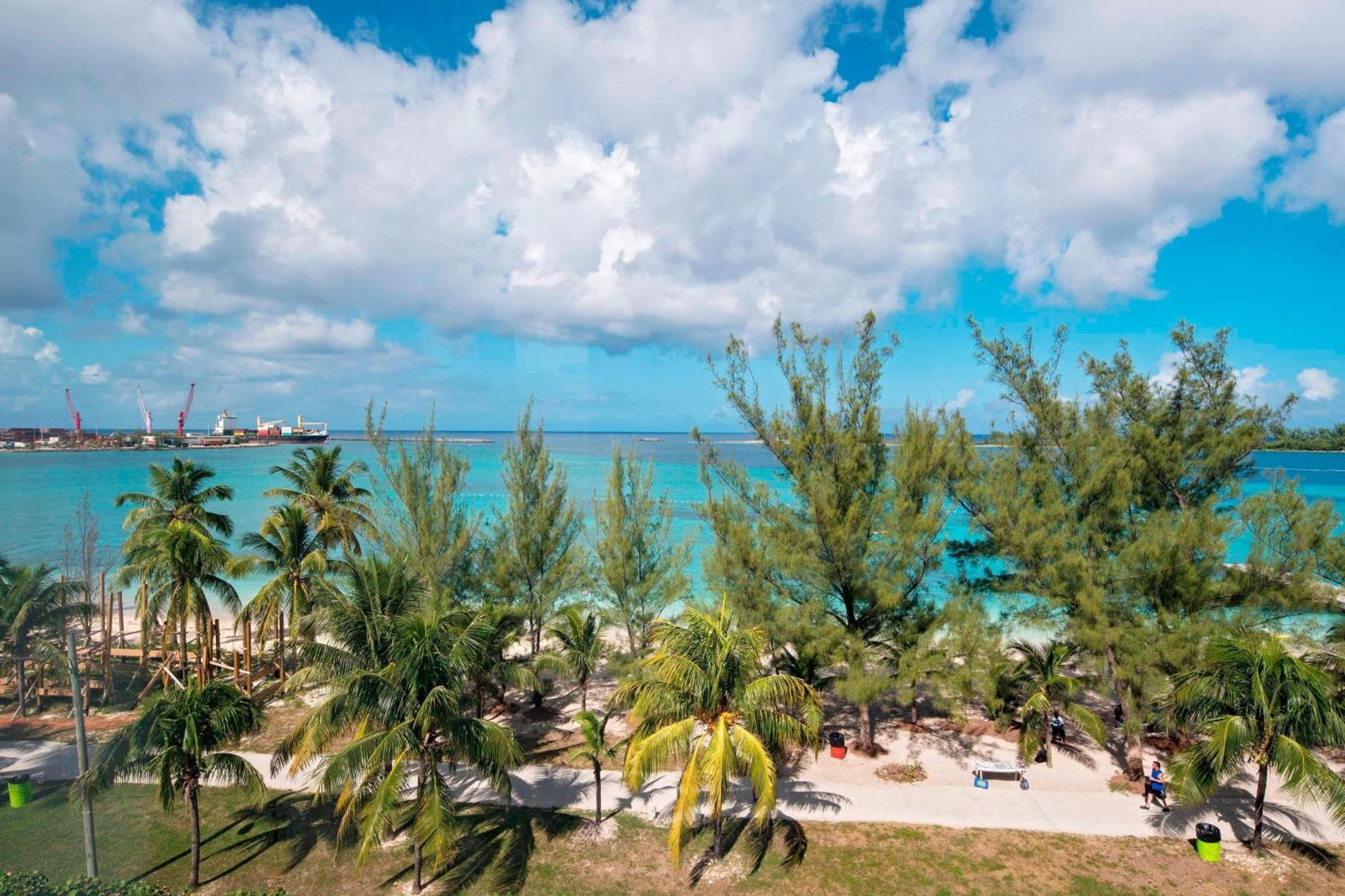 Courtyard By Marriott Nassau Downtown/Junkanoo Beach Exterior photo