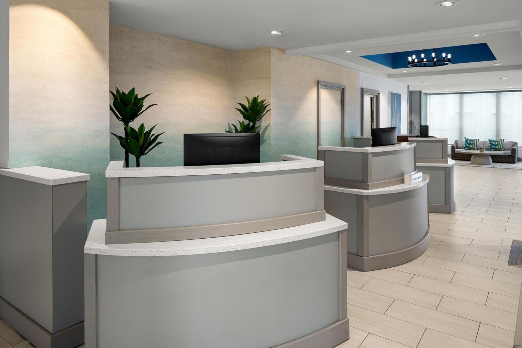 Courtyard By Marriott Nassau Downtown/Junkanoo Beach Exterior photo