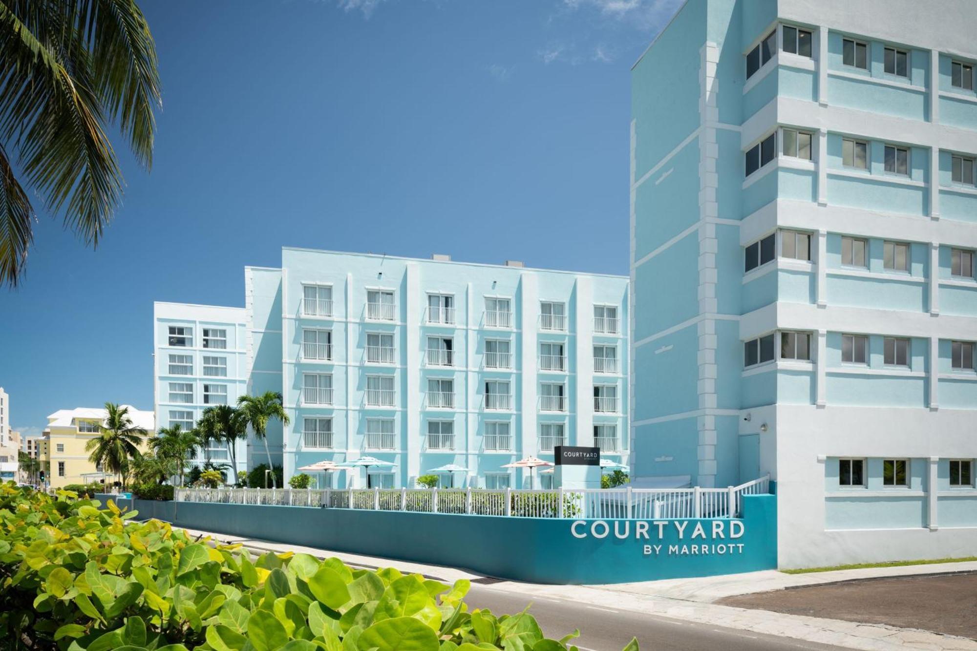 Courtyard By Marriott Nassau Downtown/Junkanoo Beach Exterior photo