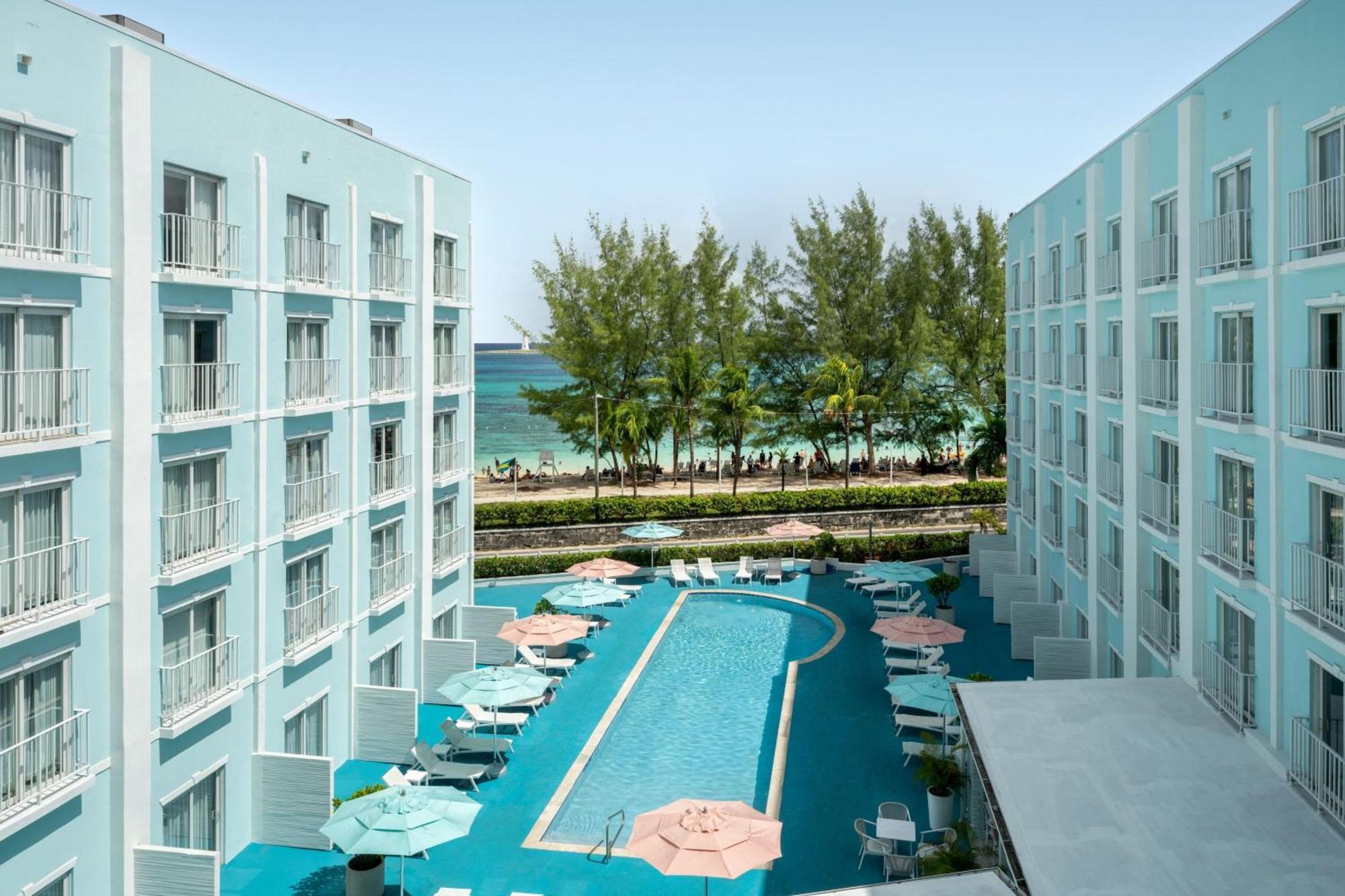 Courtyard By Marriott Nassau Downtown/Junkanoo Beach Exterior photo
