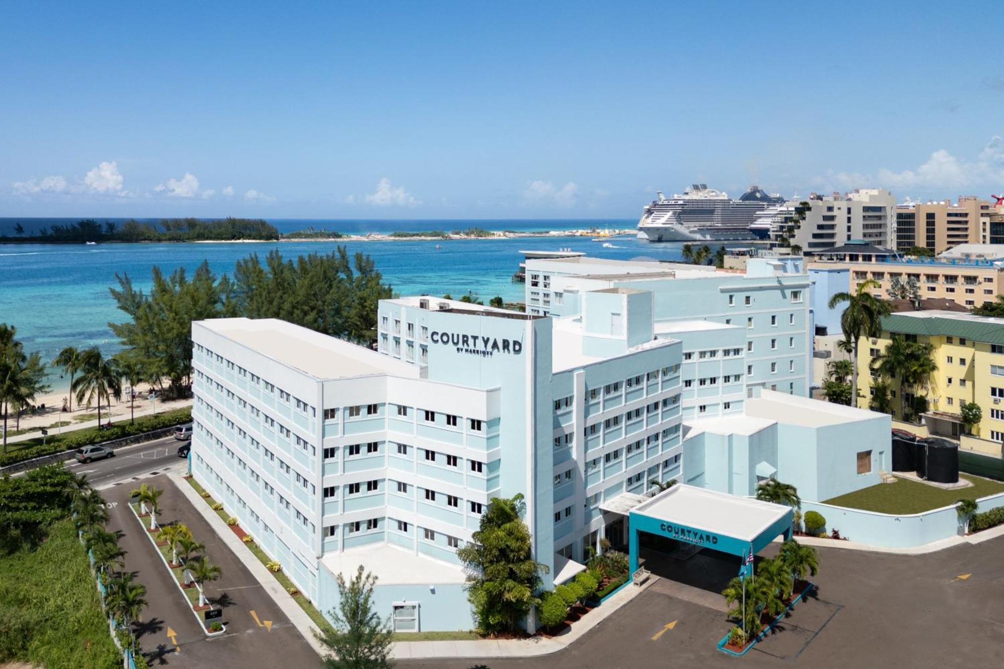 Courtyard By Marriott Nassau Downtown/Junkanoo Beach Exterior photo