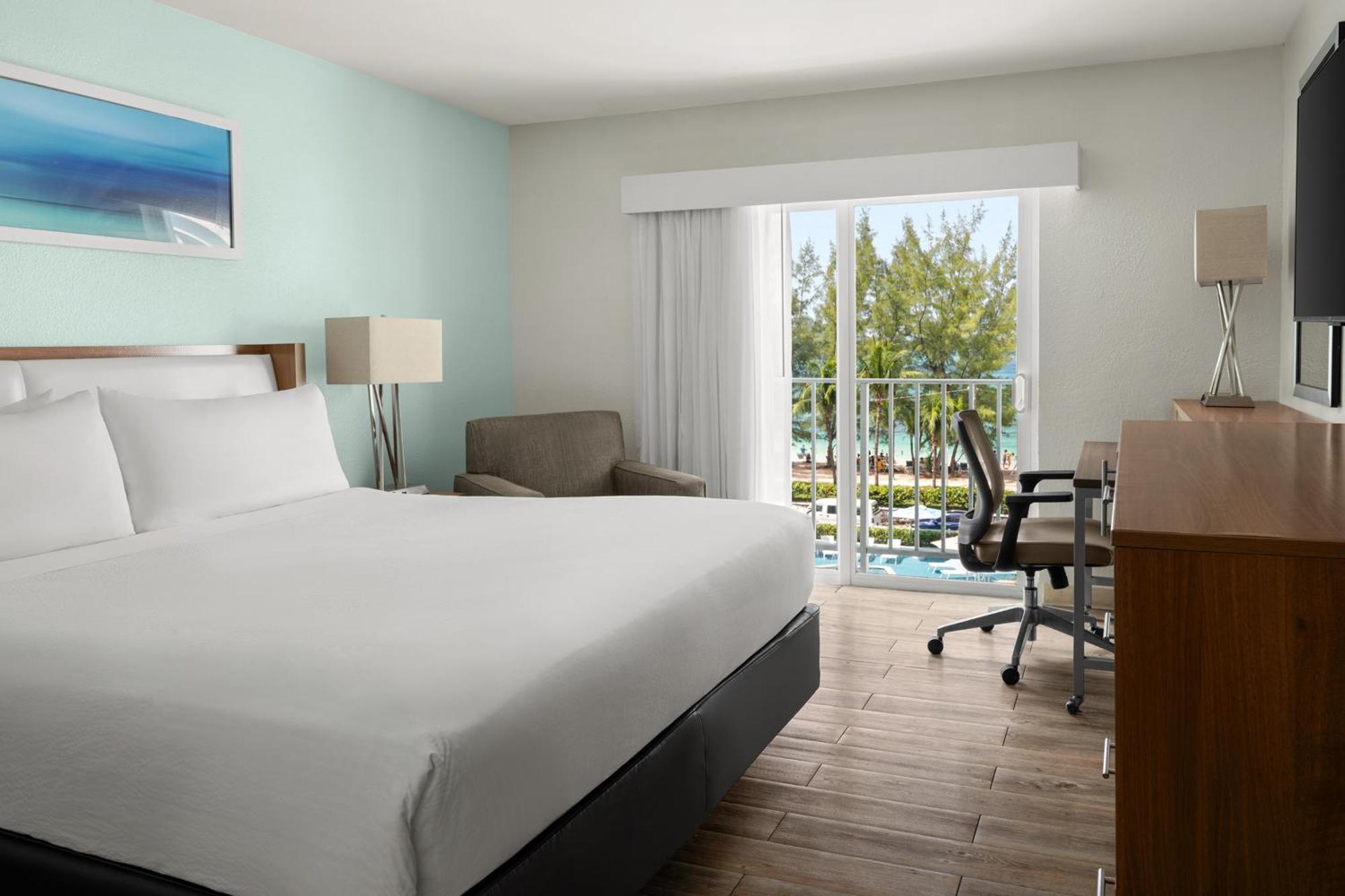 Courtyard By Marriott Nassau Downtown/Junkanoo Beach Exterior photo